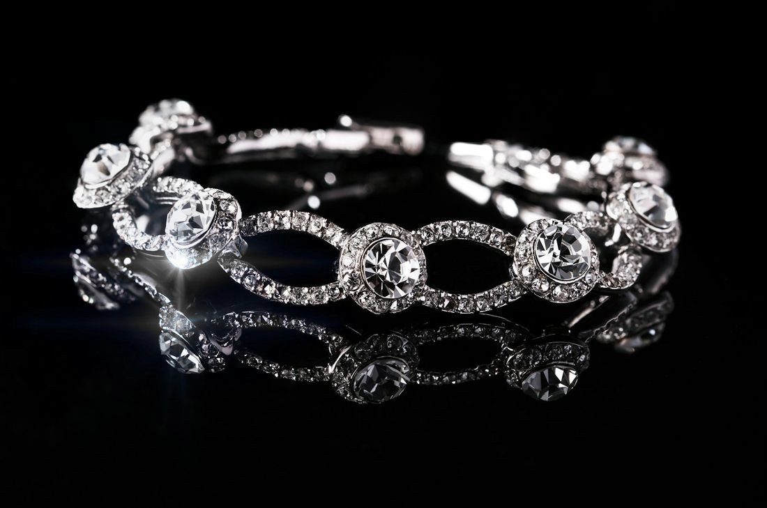 Diamond link bracelet on black